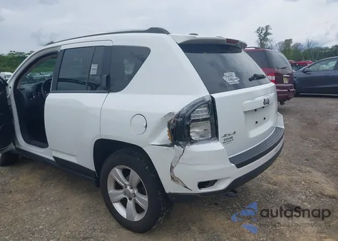 2015 Jeep Compass Latitude z USA, uszkodzony, nr VIN 1C4NJDEB2FD105211
